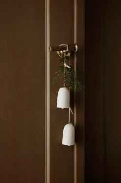 Clearance Ferm Living 2 Colgantes de navidad Bell klocka Ø4 cm, Off-white BeigeBlanco