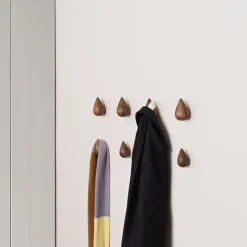 New Normann Copenhagen 2 Ganchos Dropit nogal, pequeños Marrón