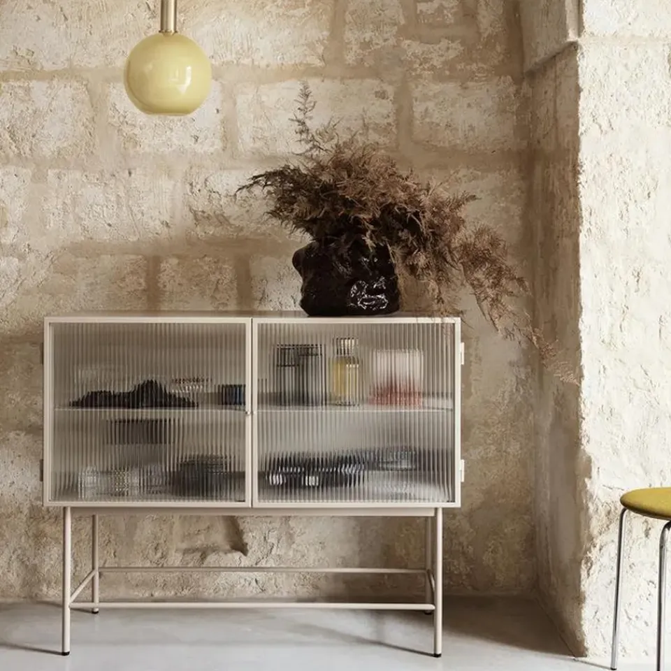 Outlet Ferm Living Aparador Haze, Cashmere, vidrio ondulado Beige