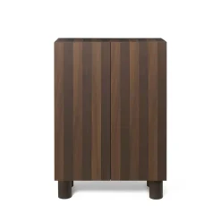 Ferm Living Aparador Post, Oak smoked, con puertas Beige