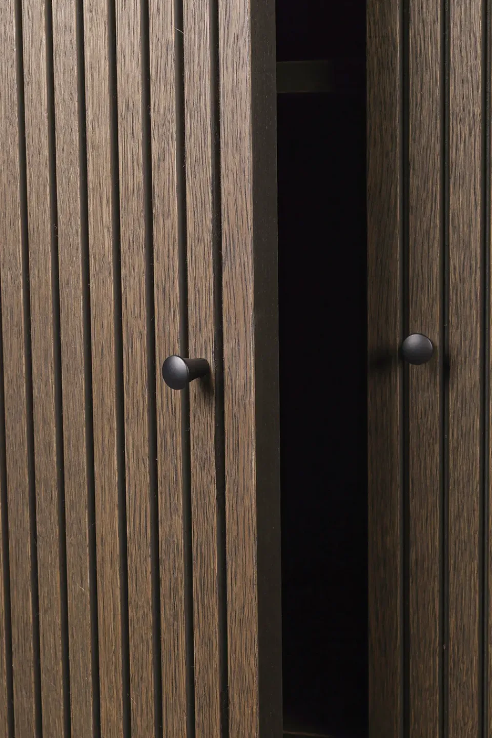 Ferm Living Aparador Sill Low, Dark stained oak Marrón