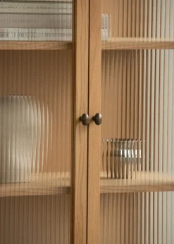 Outlet Audo Copenhagen Armario con puertas de vidrio Curiosity glasdörr 168 cm, Oak Beige
