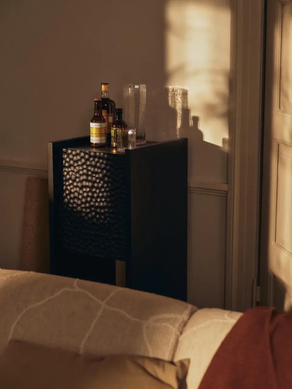 Sale Ferm Living Armario Scarni, Fresno teñido oscuro, 38×40×100 cm Marrón