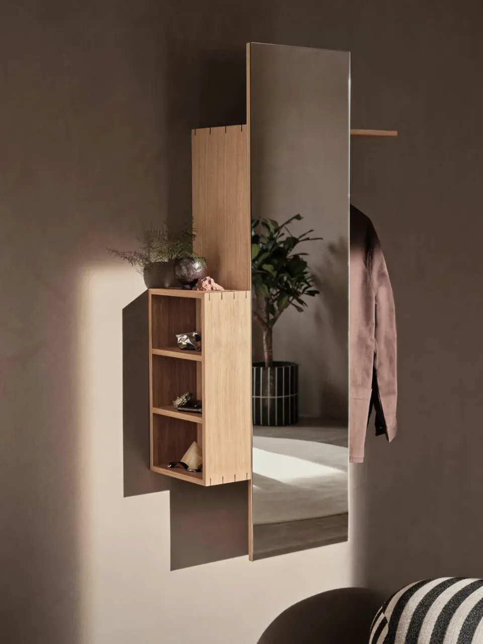 Clearance Ferm Living Bon hallway cabinet perchero con espejo, Oiled Oak Marrón