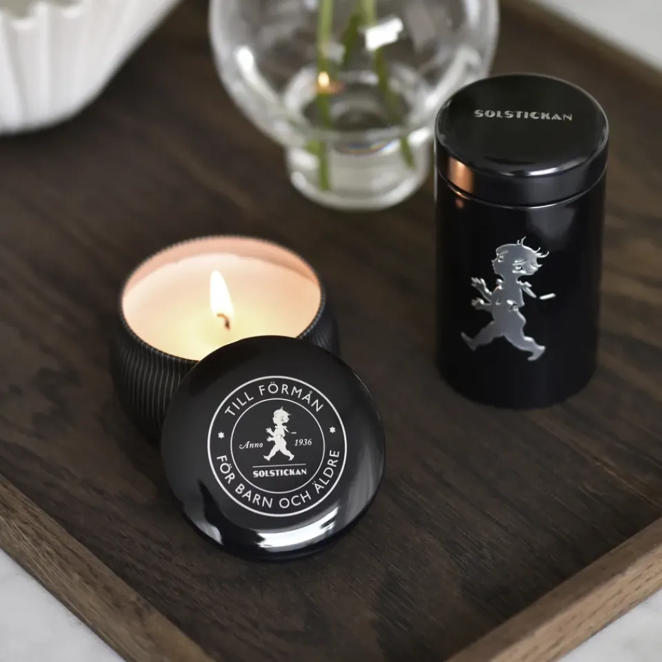 Sale Solstickan Design Caja de regalo Solstickan con vela aromática + bote con cerillas, -vela perfumada de madera de cedro Negro