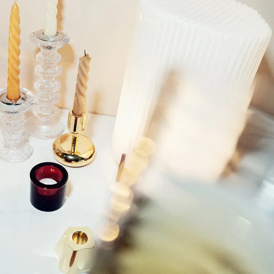 Outlet Iittala Candelabro Nappula latón, pequeño 107 mm Color dorado