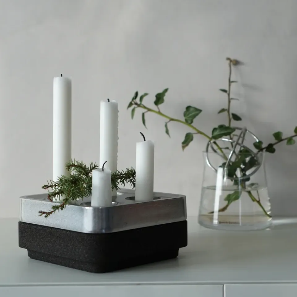 Born In Sweden Candelabro Stumpastaken Fyran, aluminio pulido Plateado