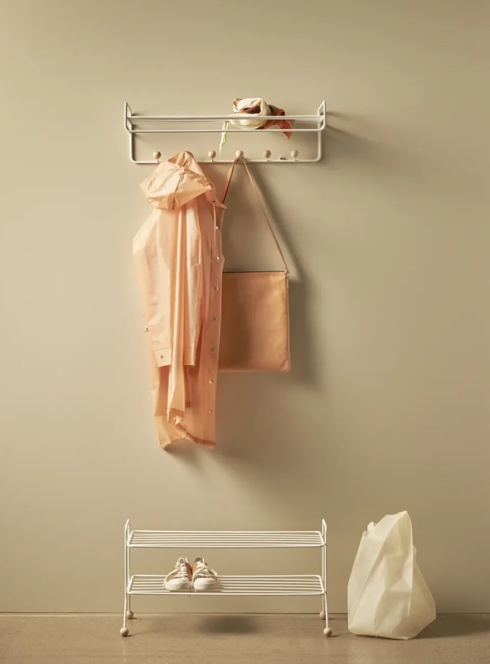Clearance Maze Colgador Bill Hat rack, Greige Gris