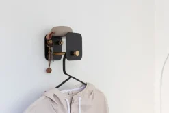 Umage Colgador de pared Hang in There, Black-brass Negro