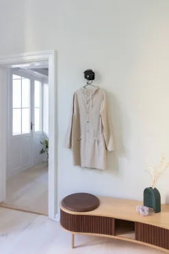 Umage Colgador de pared Hang in There, Black-brass Negro