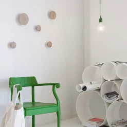 Clearance Muuto Colgador de pared The Dots, pequeño, roble Marrón