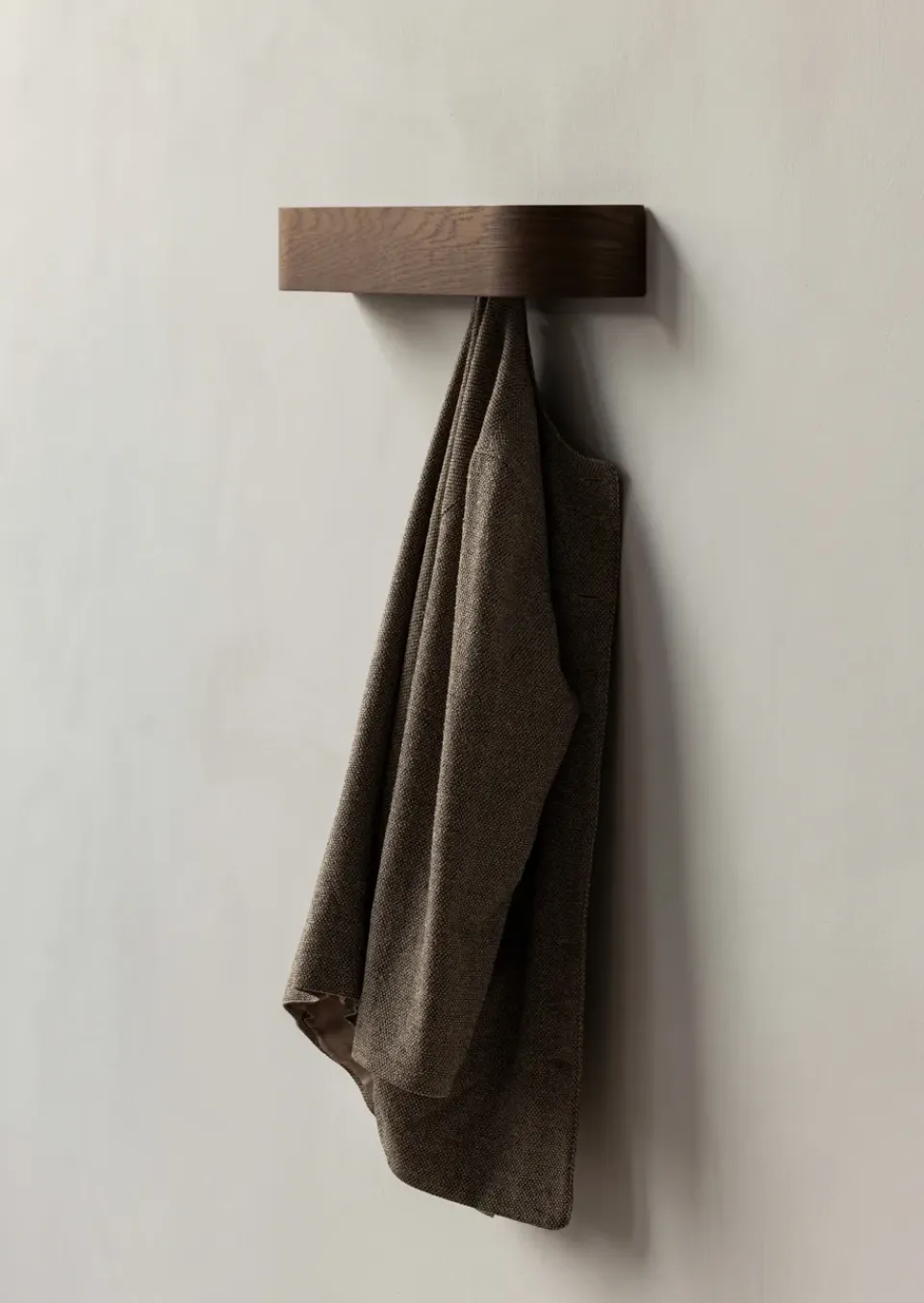 Online Audo Copenhagen Colgador de ropa Epoch 50 cm., Roble teñido oscuro Marrón