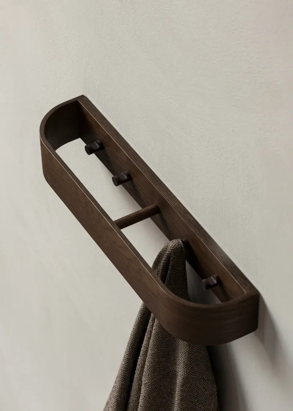 Online Audo Copenhagen Colgador de ropa Epoch 50 cm., Roble teñido oscuro Marrón