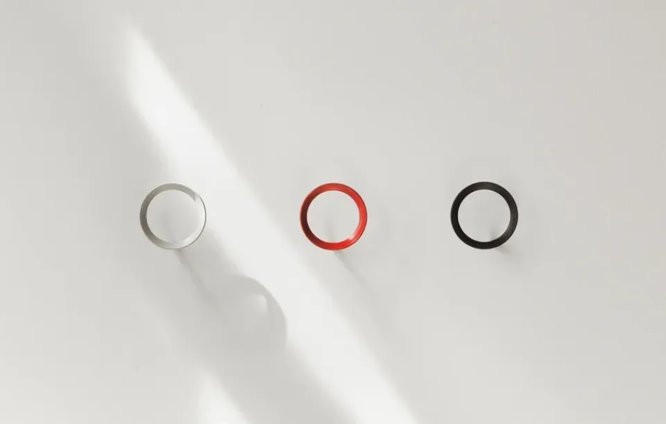 New Normann Copenhagen Colgador Loop medium Ø7,8 cm, Black Negro