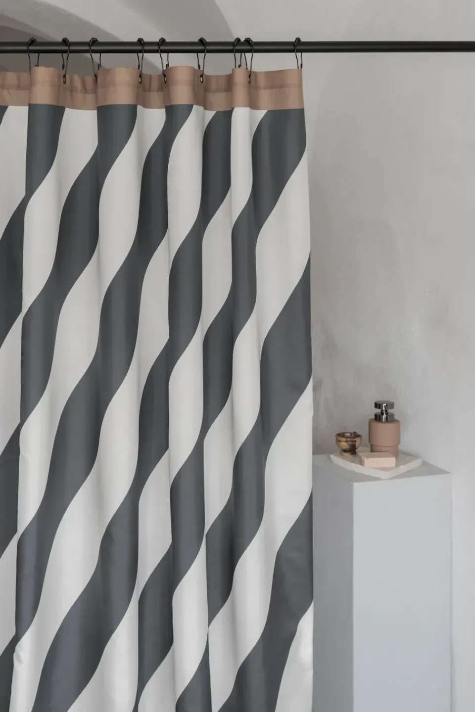Discount Mette Ditmer Cortina de ducha Diagonal 150x200 cm, Dark grey Gris