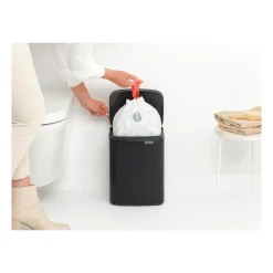 New Brabantia Cubo de basura Bo 7 L, Matte black Gris