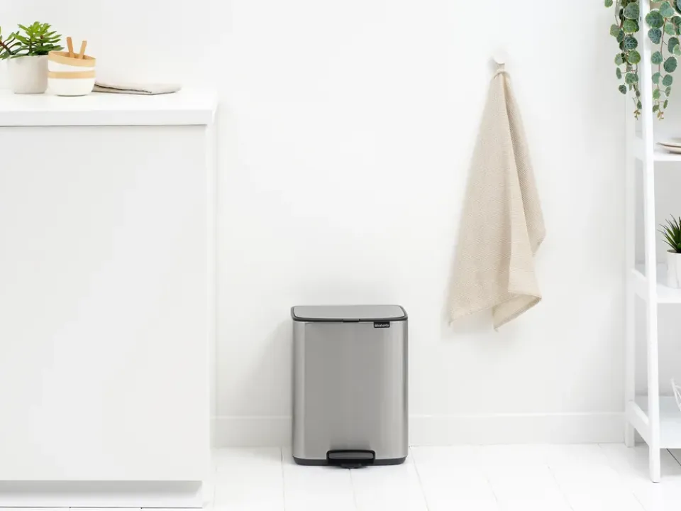 Brabantia Cubo de basura con pedal Bo 12 L, Acero mate antihuellas Plateado