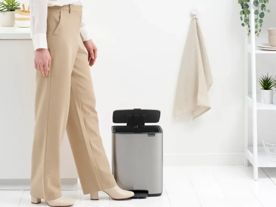 Brabantia Cubo de basura con pedal Bo 12 L, Acero mate antihuellas Plateado