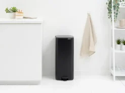 New Brabantia Cubo de basura con pedal Bo 30 L, mate Negro