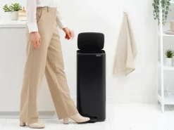 New Brabantia Cubo de basura con pedal Bo 30 L, mate Negro