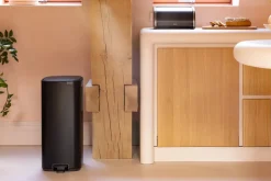 New Brabantia Cubo de basura con pedal Bo 30 L, mate Negro
