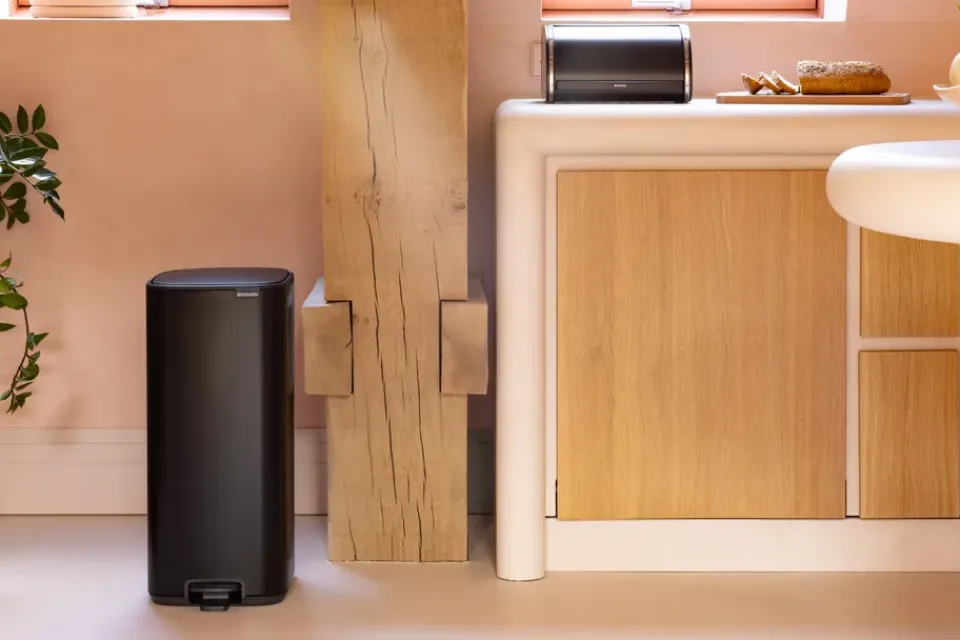 New Brabantia Cubo de basura con pedal Bo 30 L, mate Negro