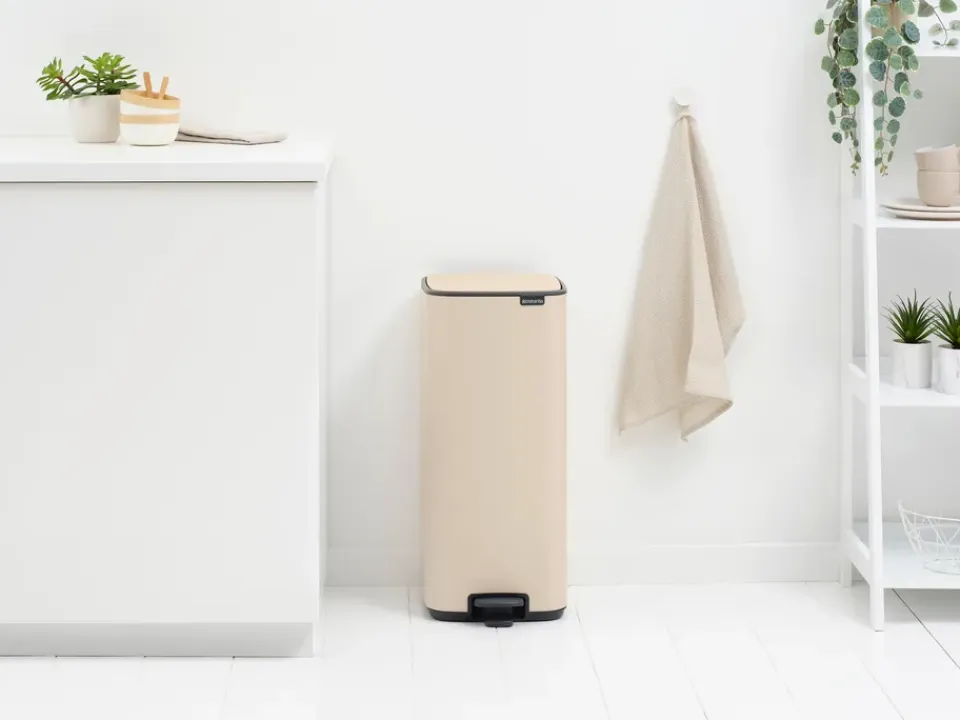 Clearance Brabantia Cubo de basura con pedal Bo 30 L, suave Beige