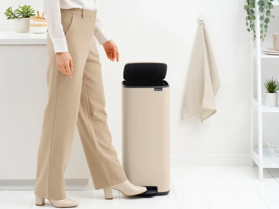 Clearance Brabantia Cubo de basura con pedal Bo 30 L, suave Beige