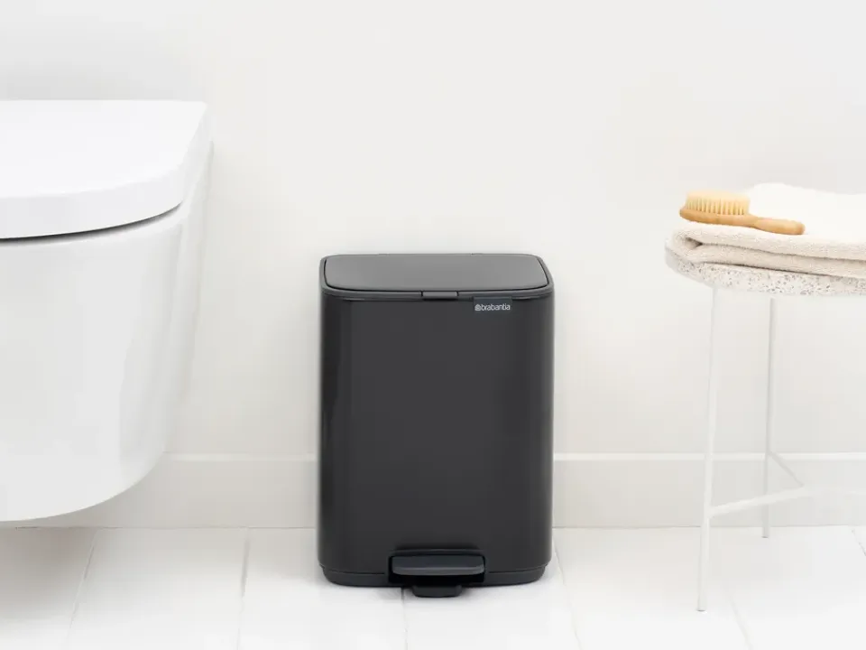 New Brabantia Cubo de basura con pedal Bo 7 L, mate Negro