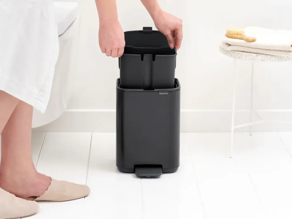 New Brabantia Cubo de basura con pedal Bo 4 L, mate Negro