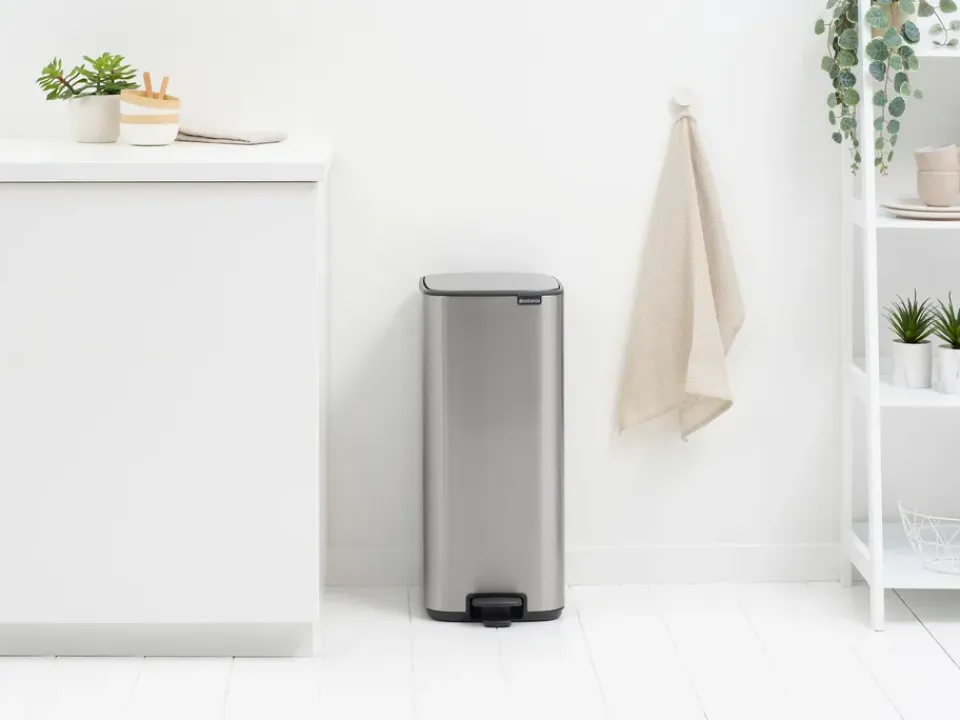 New Brabantia Cubo de basura con pedal Bo 30 L, Acero mate antihuellas Plateado