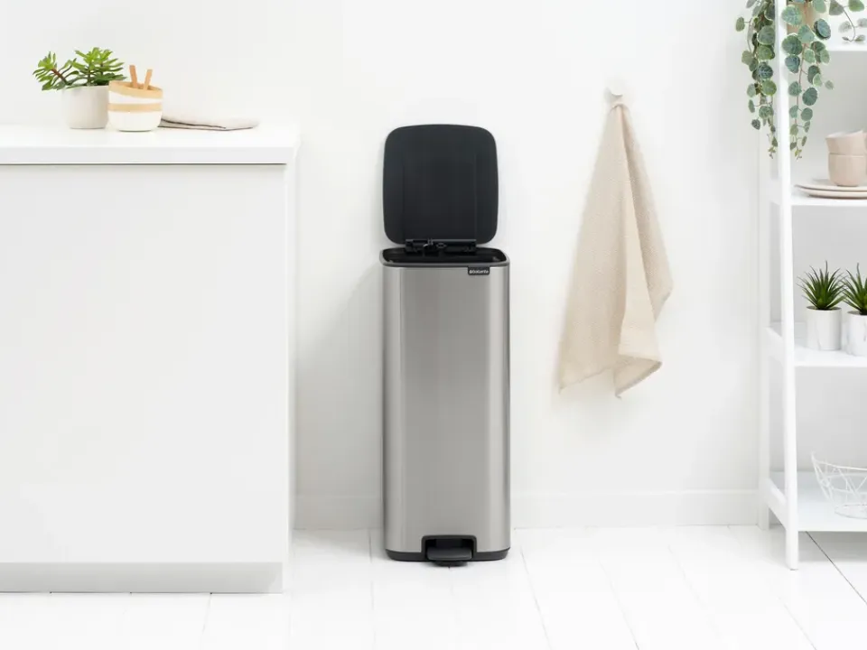 New Brabantia Cubo de basura con pedal Bo 30 L, Acero mate antihuellas Plateado