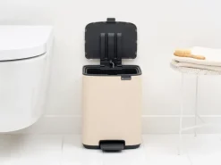 New Brabantia Cubo de basura con pedal Bo 7 L, suave Beige