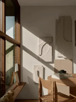 Best Kristina Dam Studio Decoración de pared Serif Relief S, Off white Blanco