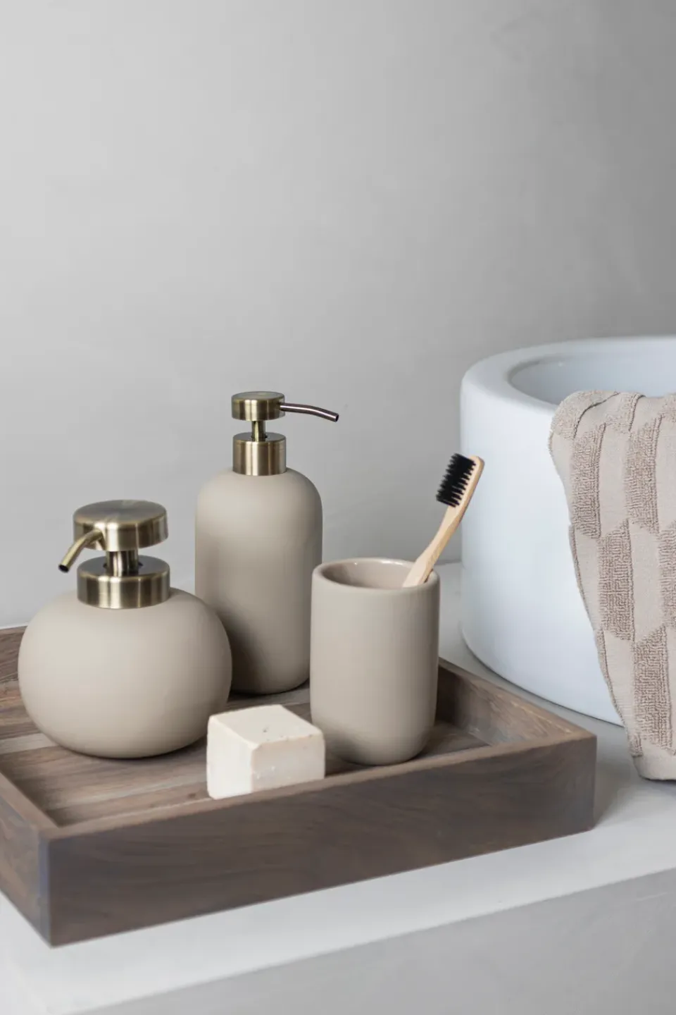 New Mette Ditmer Dispensador de jabón Lotus, sand ( crudo) Blanco