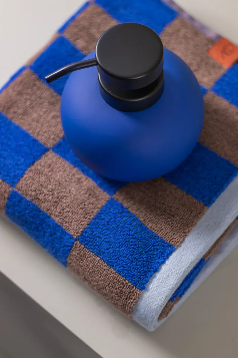 Mette Ditmer Dispensador de jabón Lotus, Cobalt Azul