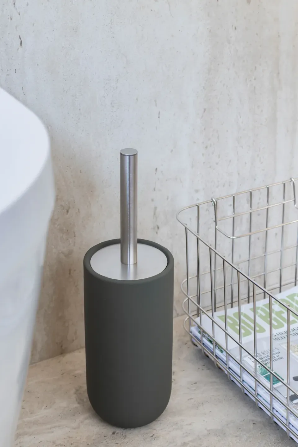 Discount Mette Ditmer Escobilla de baño Lotus play, incl. 2 cabezales de cepillo, Dark olive Verde