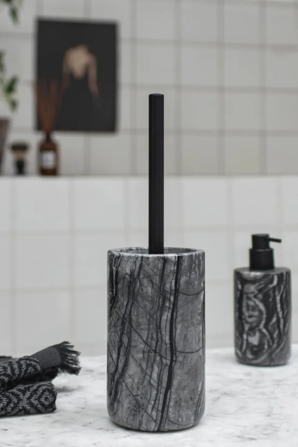 Outlet Mette Ditmer Escobilla de baño Marble 36 cm, Negro-gris NegroGris