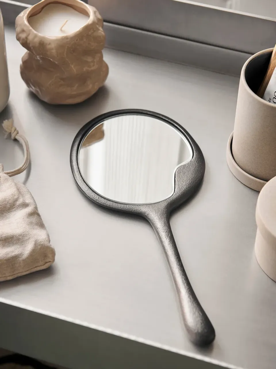 Online Ferm Living Espejo de mano Lava, Aluminio ennegrecido Gris