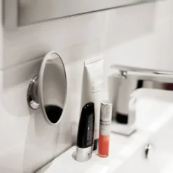 Outlet Bosign Espejo de maquillaje AirMirror x15 desmontable con ventosa, Ø11,2 cm Blanco