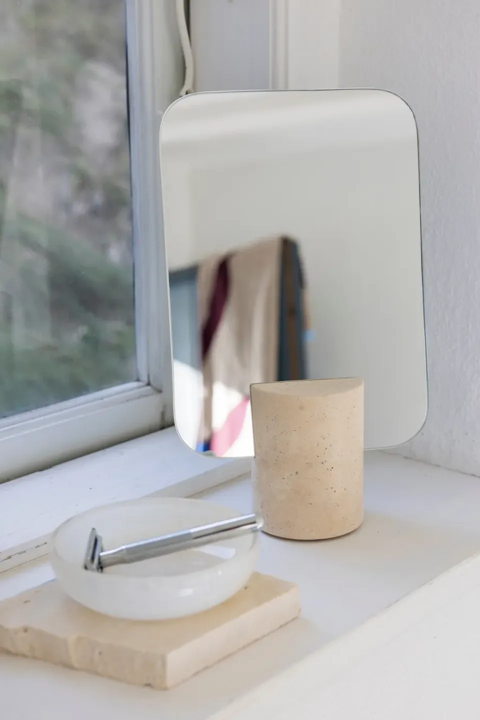 Sale Mette Ditmer Espejo de mesa Travertin, Lino Beige