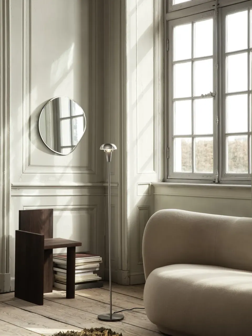New Ferm Living Espejo Pond, Small dark chrome Plateado