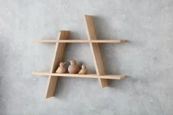 Outlet Andersen Furniture Estantería de pared A-Shelf Large 78x12x67 cm, Oak Marrón
