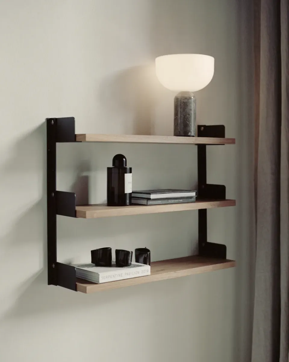 New New Works Estantería de pared Tea Shelf 46x62,5 cm, Nogal NegroMarrón