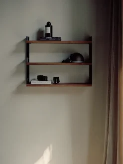 New New Works Estantería de pared Tea Shelf 46x62,5 cm, Nogal NegroMarrón
