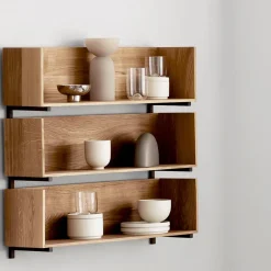 New Kristina Dam Studio Estantería de pared Stack, Oak, soportes en nogal aceitado oscuro Beige