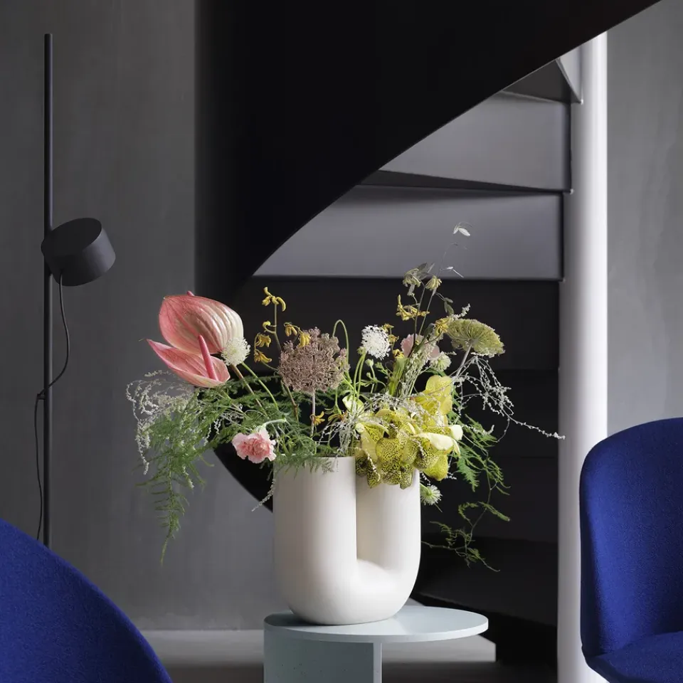 Clearance Muuto Florero Kink 26 cm, Sand Beige