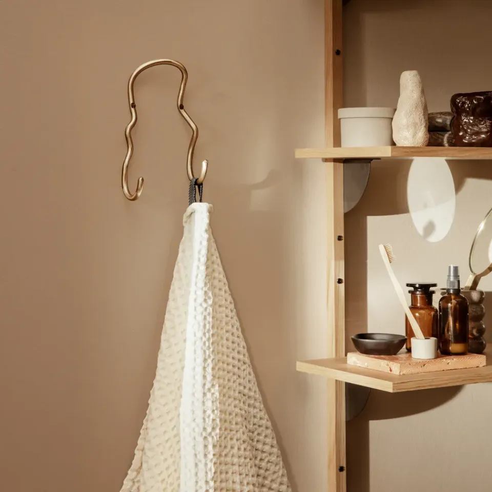 Best Ferm Living Gancho Curvature doble, latón Color dorado