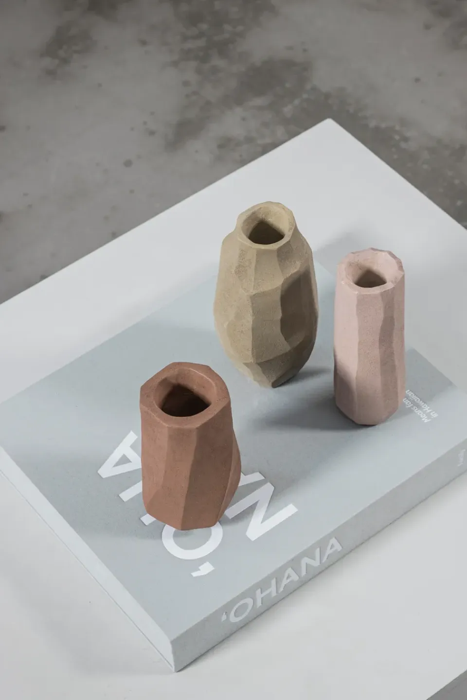 Sale Mette Ditmer Jarrón Art Piece Nuki C, Clay Marrón