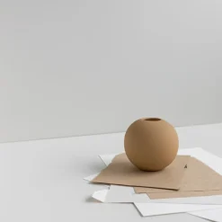 Cooee Design Jarrón Ball peanut, 8 cm Beige